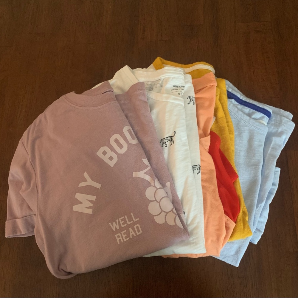 Lot of 5 tshirts/ selling together